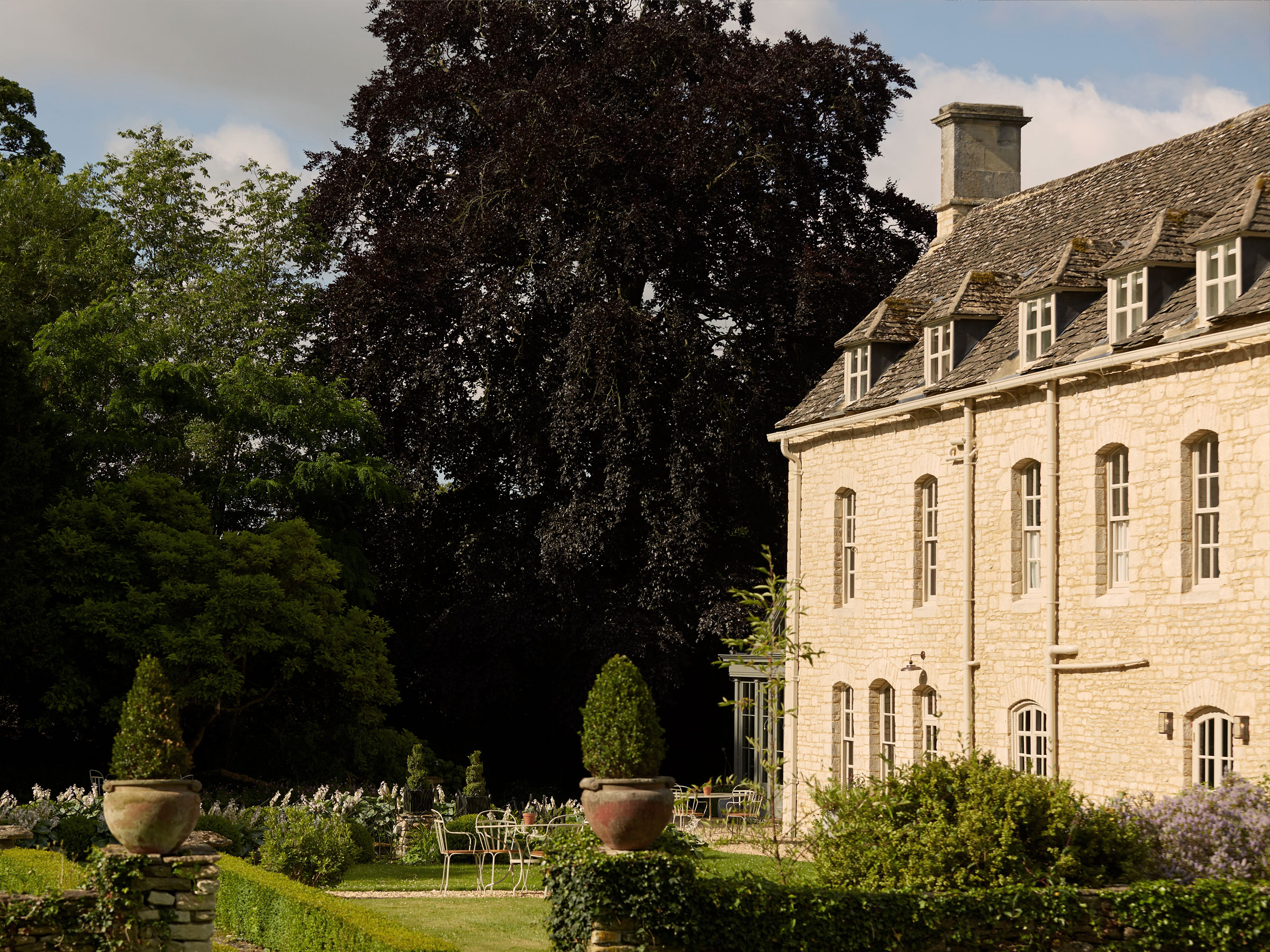 the-rectory-hotel-grounds-02-cotswolds